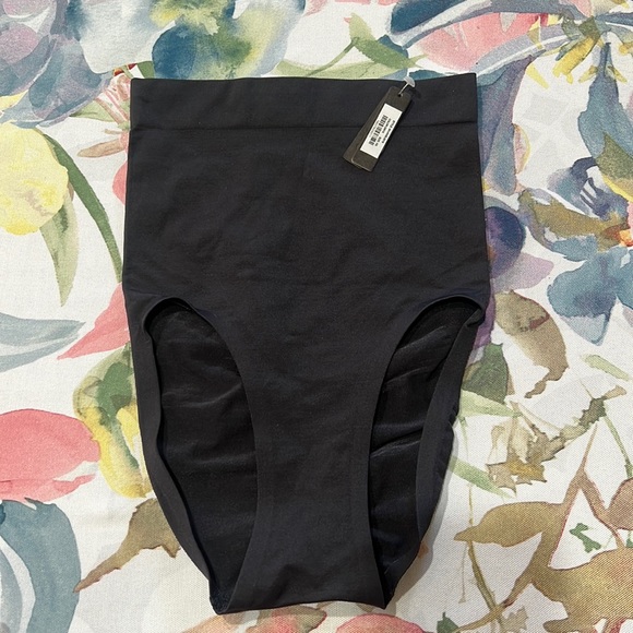 SKIMS Other - Skims shaping panty